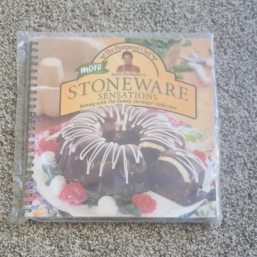 NWOT Pampered Chef Cookbook